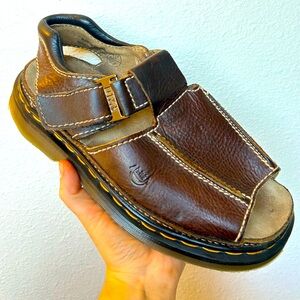 RARE Vintage Dr Martens Fisherman Sandals England
Brown Leather Chunky SZ 9 Y2K